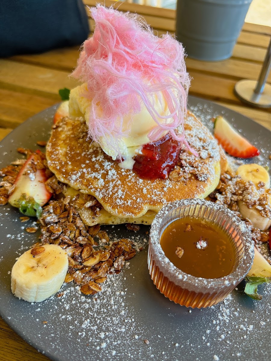 Yolo Cafe - Photo 3