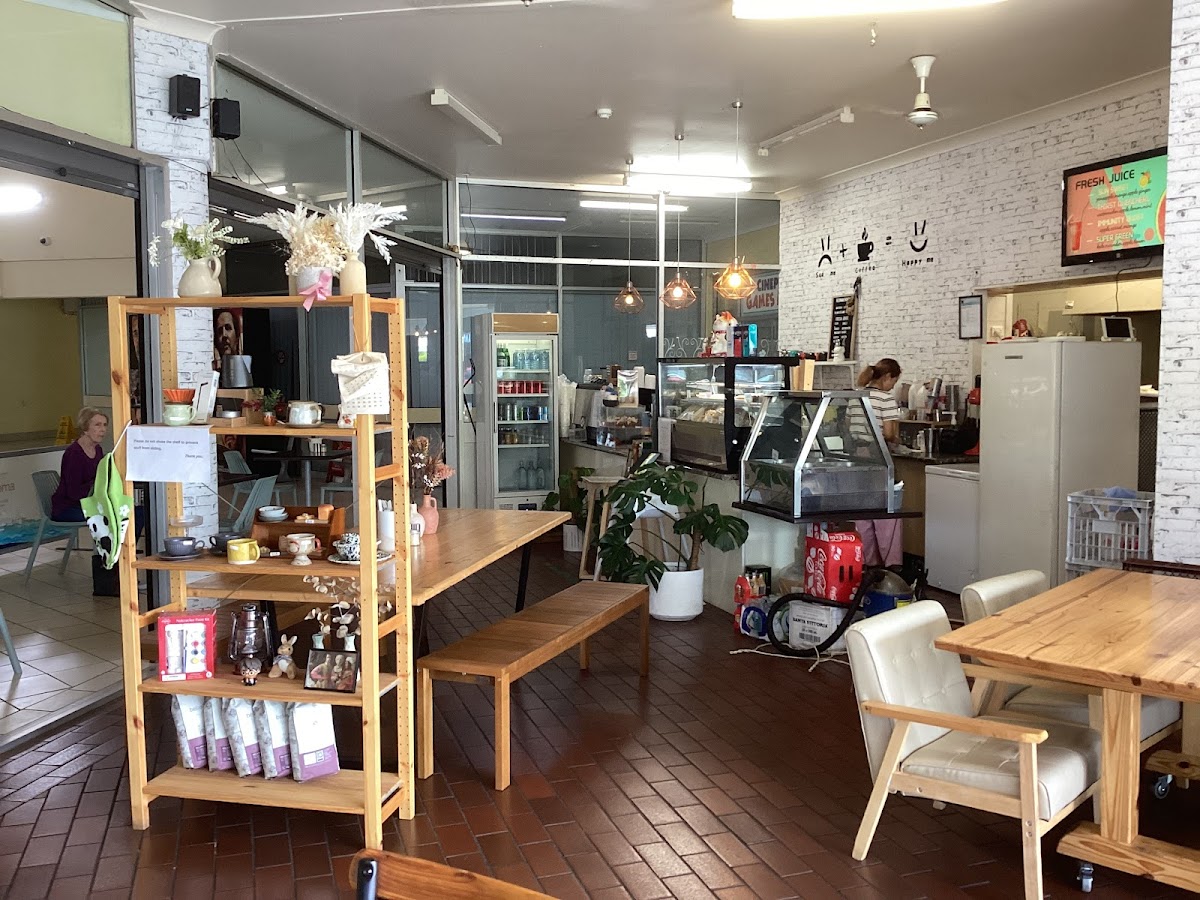Yolo Cafe - Photo 6