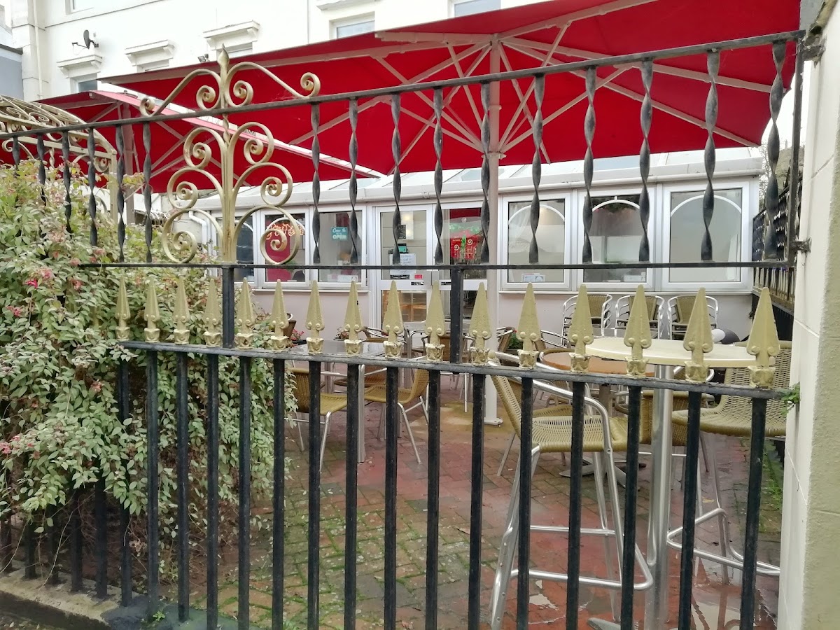 The Holmans Courtyard Cafe - Photo 2