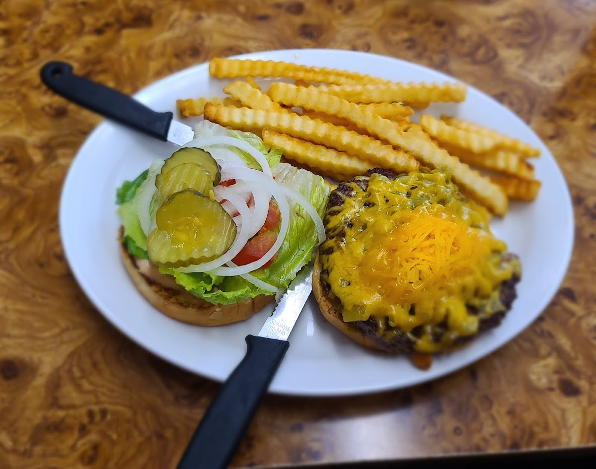 The Wonder Bur Steakhouse & Lounge - Photo 9