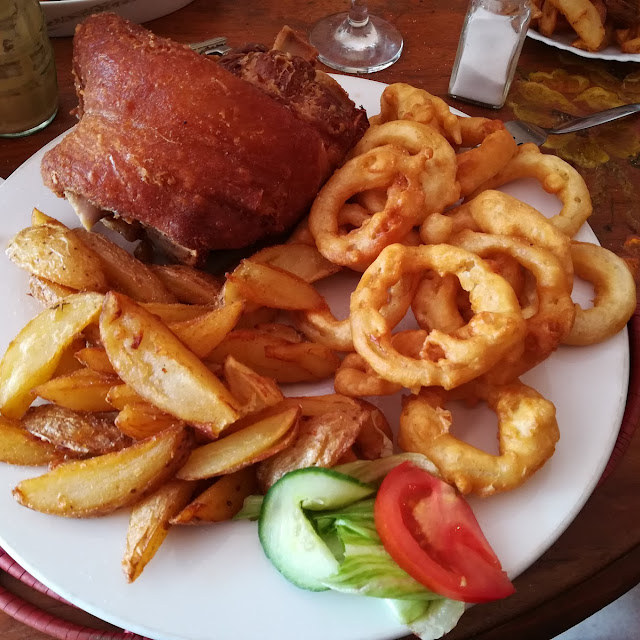 Eisbein Onion Rings and Chips