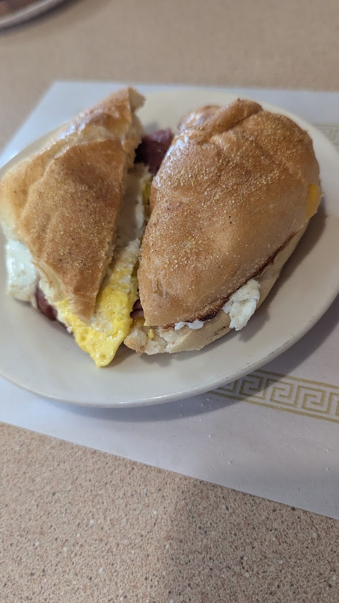 Dee's Luncheonette - Photo 5
