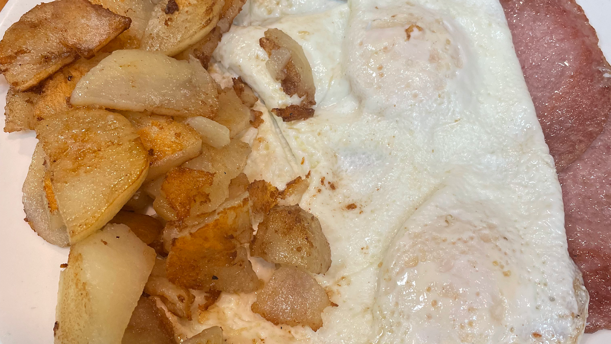 Dee's Luncheonette - Photo 8
