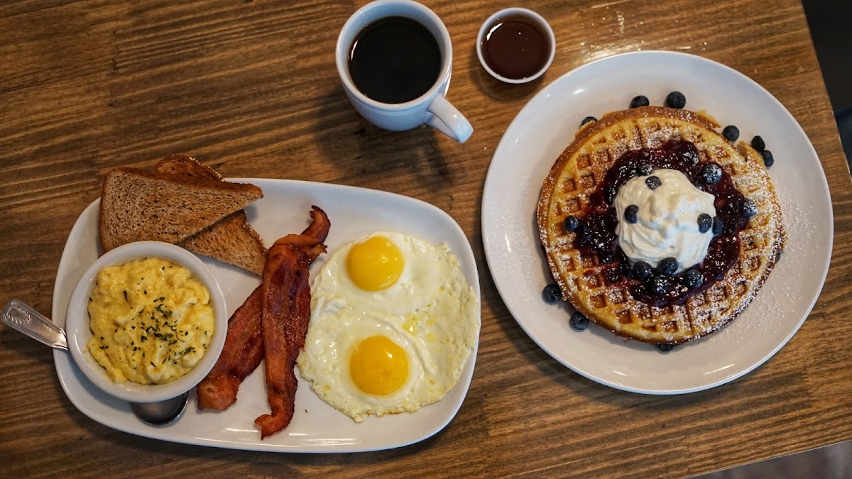 River Road Café - Photo 1