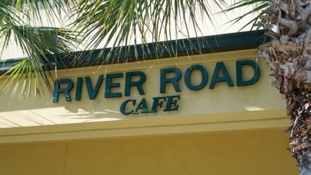 River Road Café - Photo 2