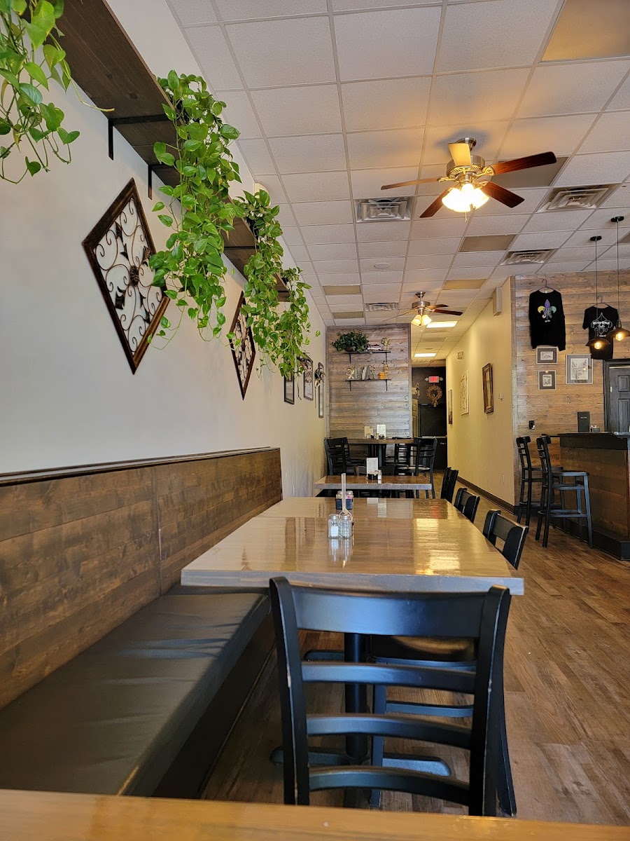River Road Café - Photo 3