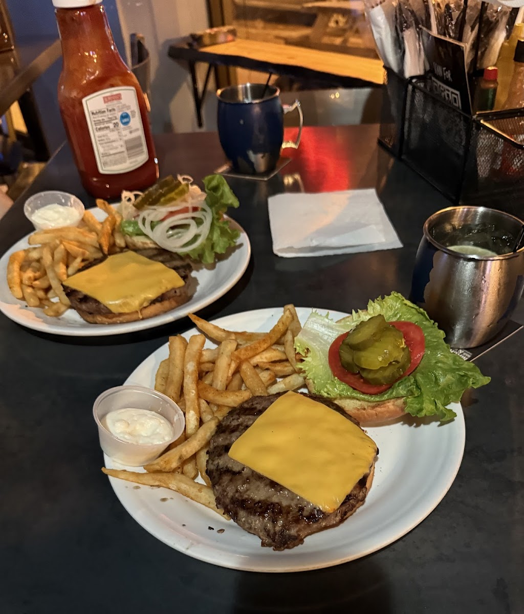Mack's Bar and Grill - Photo 1