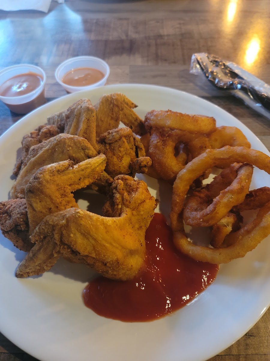Mack's Bar and Grill - Photo 5
