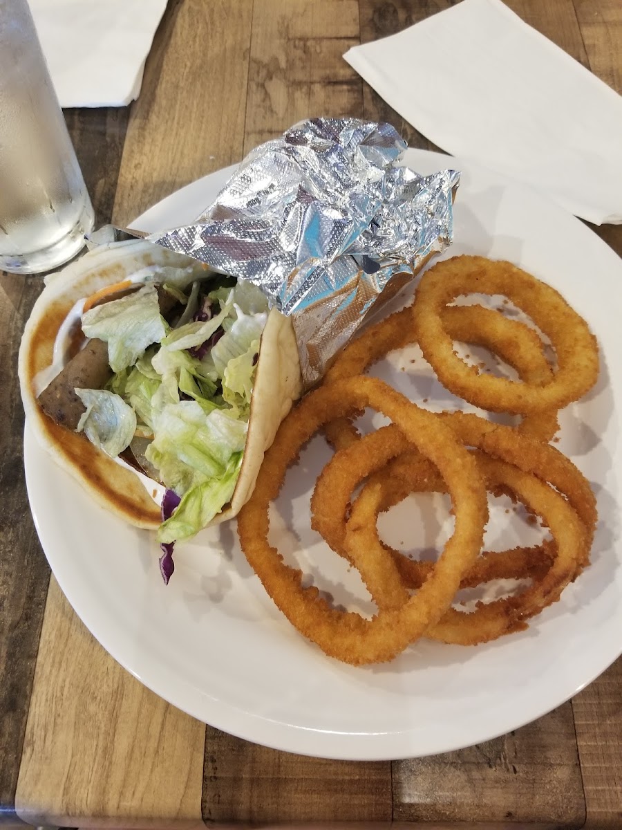 Mack's Bar and Grill - Photo 8