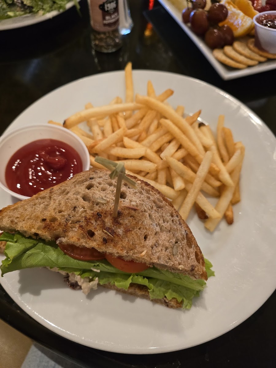 Restoration Bistro - Photo 4