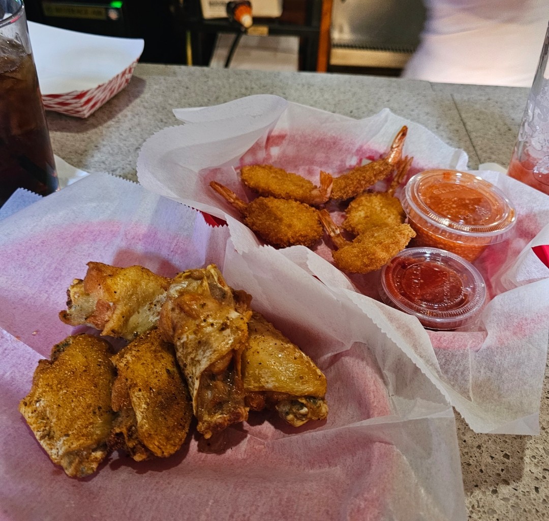 Walker's Bar & Grill - Photo 3