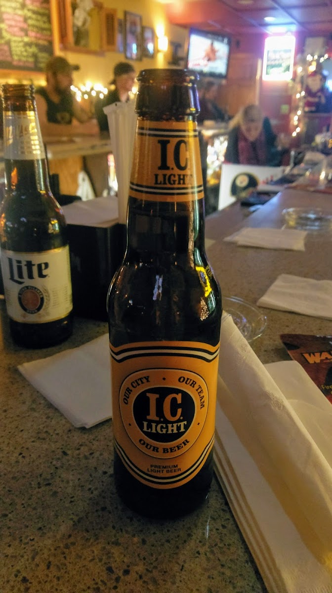 Walker's Bar & Grill - Photo 4