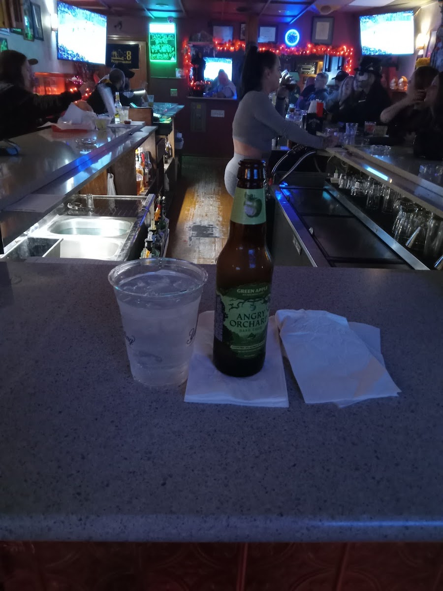 Walker's Bar & Grill - Photo 6