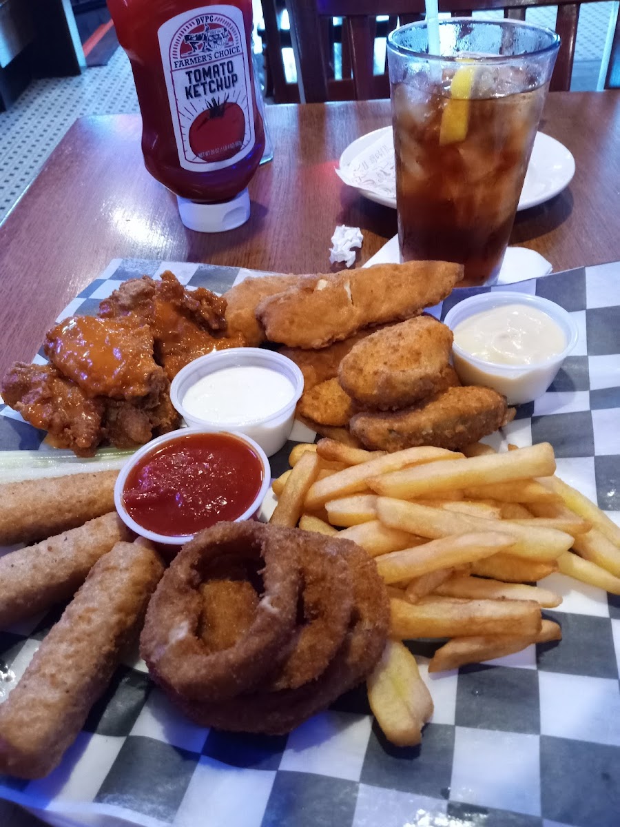 EMPIRE SPORTS BAR - Photo 6