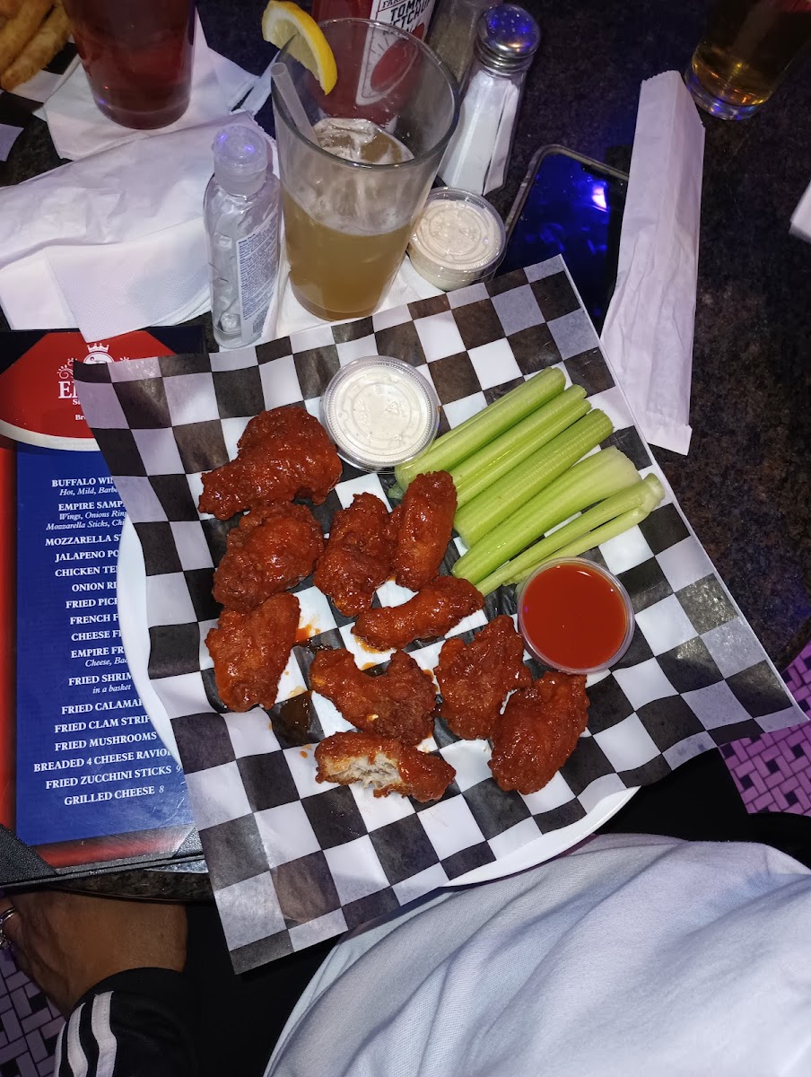 EMPIRE SPORTS BAR - Photo 8