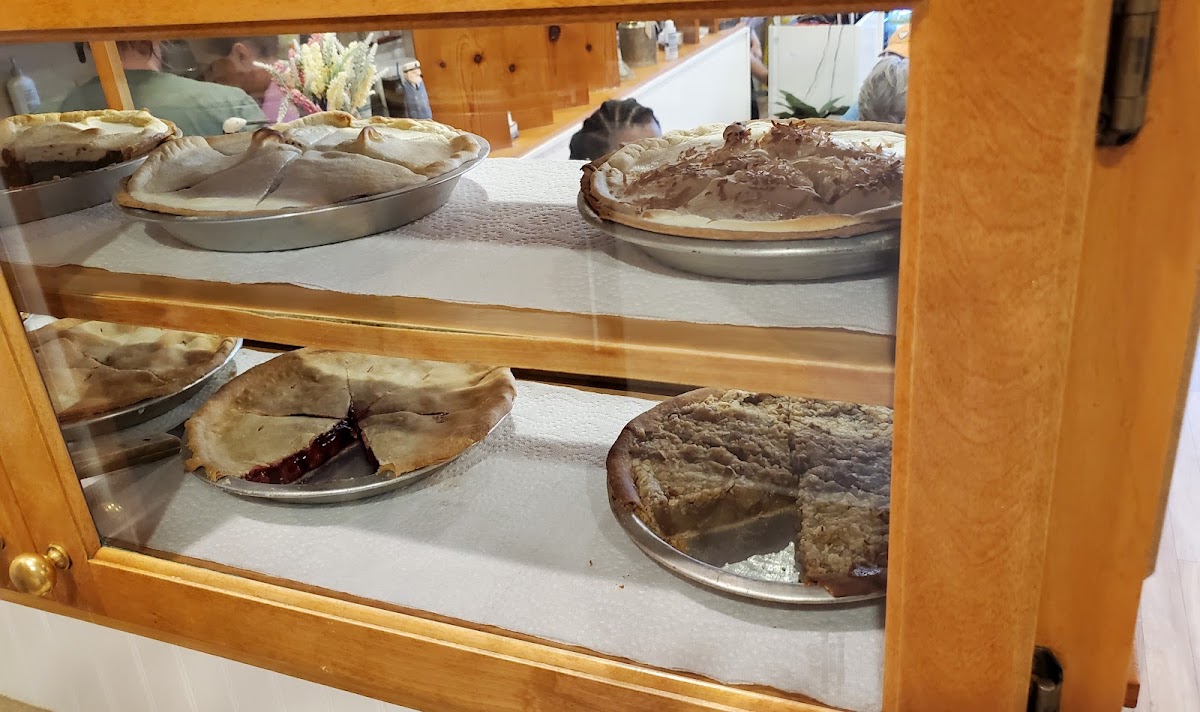 Lee's Restaurant - Photo 4