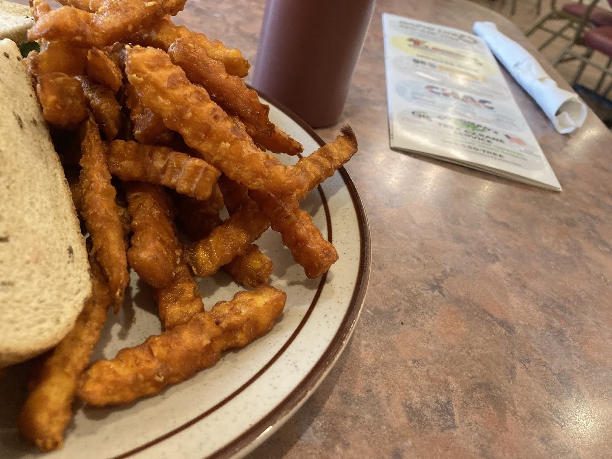 Lee's Restaurant - Photo 5