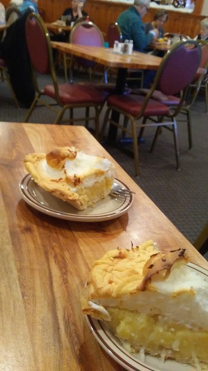 Lee's Restaurant - Photo 6