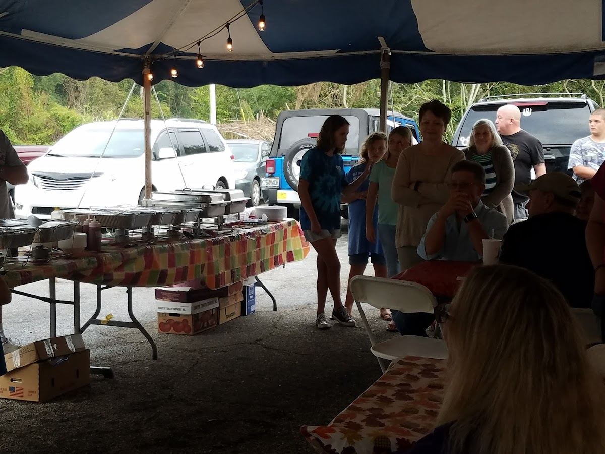 Salty Dawg Pub & Deli - Photo 9