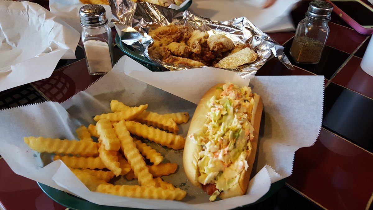 Salty Dawg Pub & Deli - Photo 1