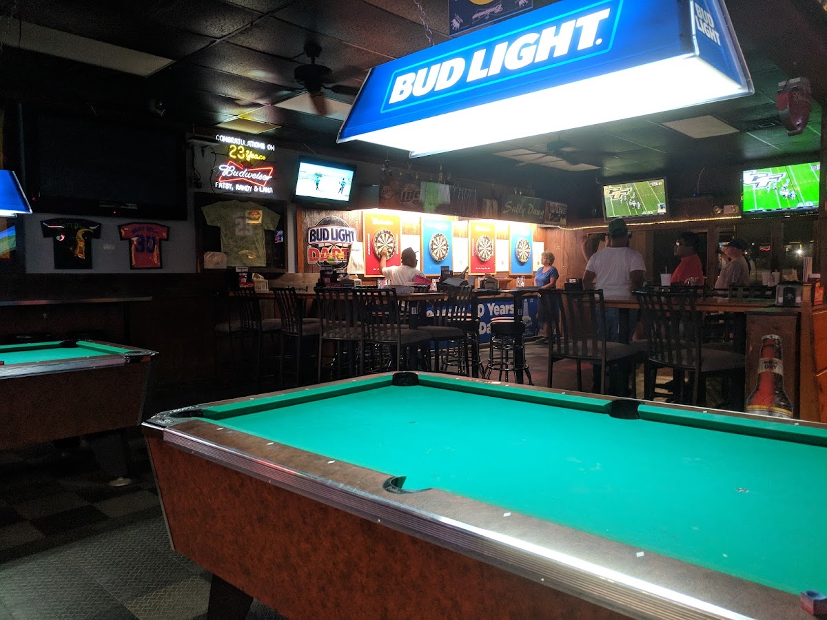 Salty Dawg Pub & Deli - Photo 2