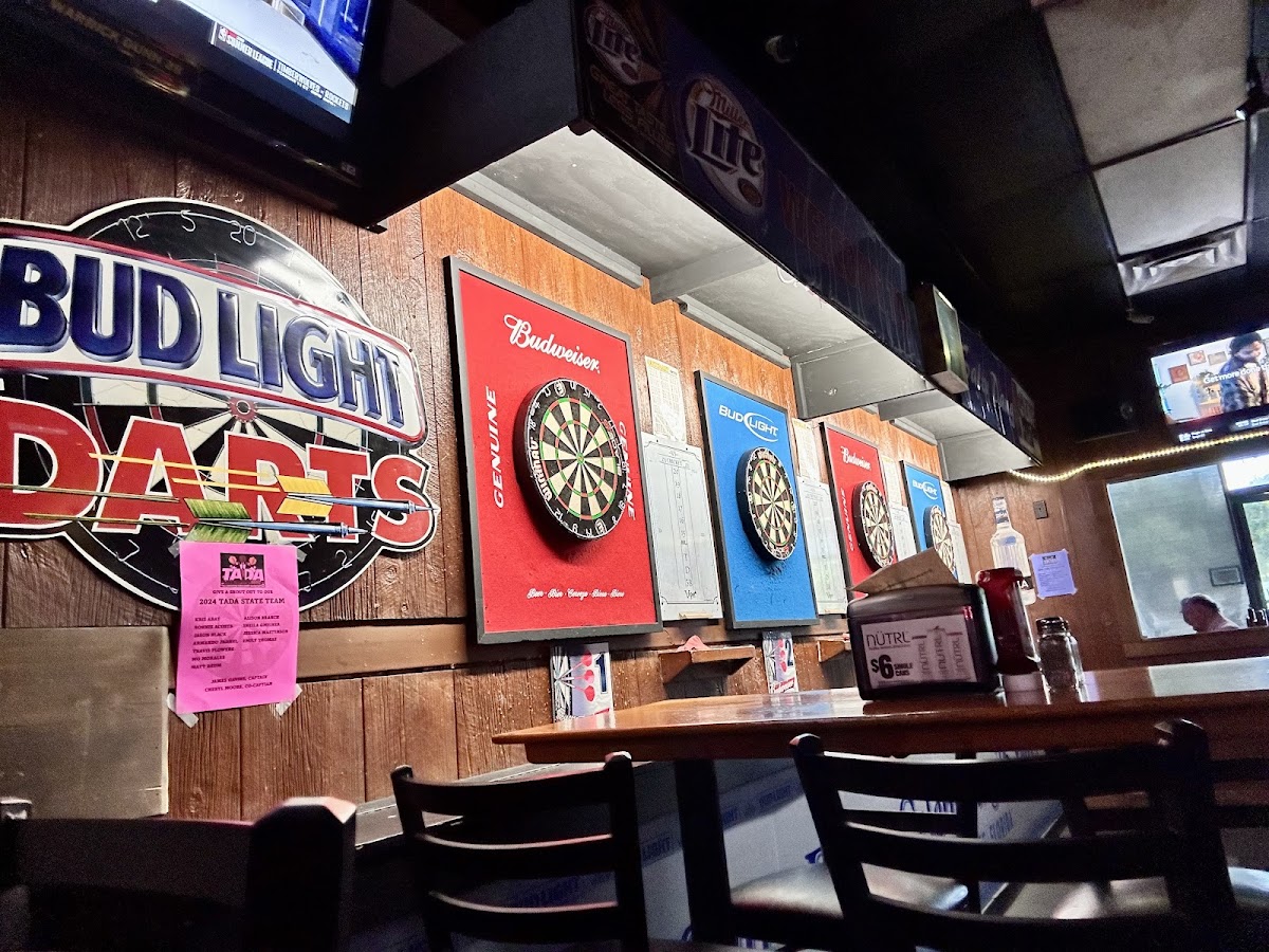Salty Dawg Pub & Deli - Photo 3
