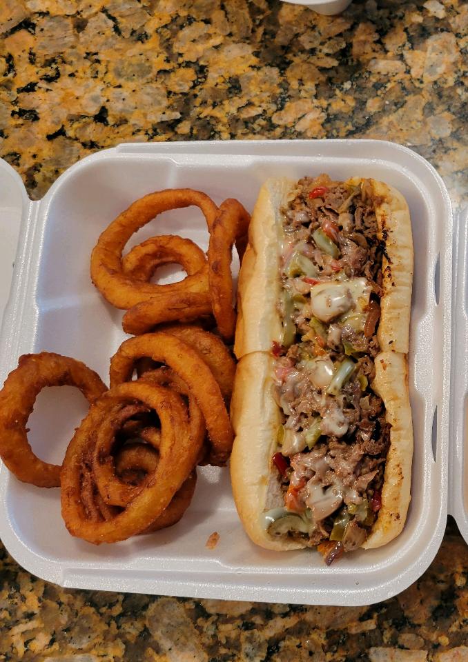 Salty Dawg Pub & Deli - Photo 5