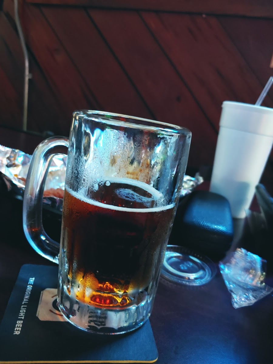 Salty Dawg Pub & Deli - Photo 7