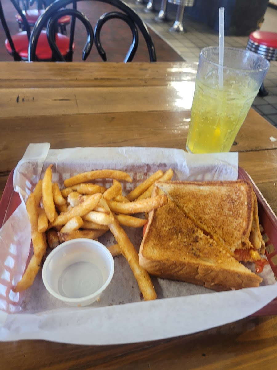 The Covered Wagon Café - Photo 7
