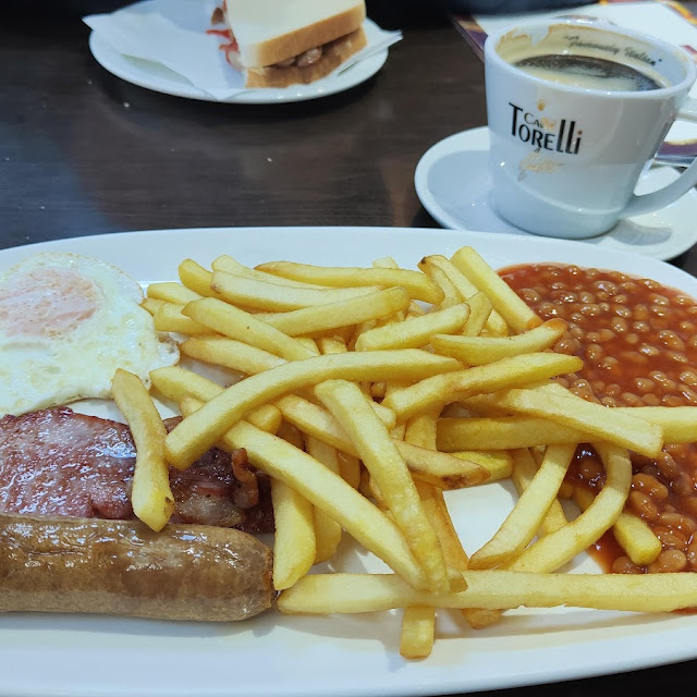 Sausage Egg & Chips