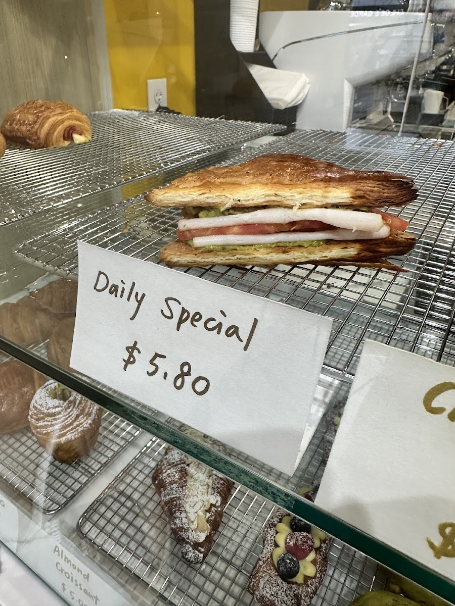 Tangy Cafe - Photo 6