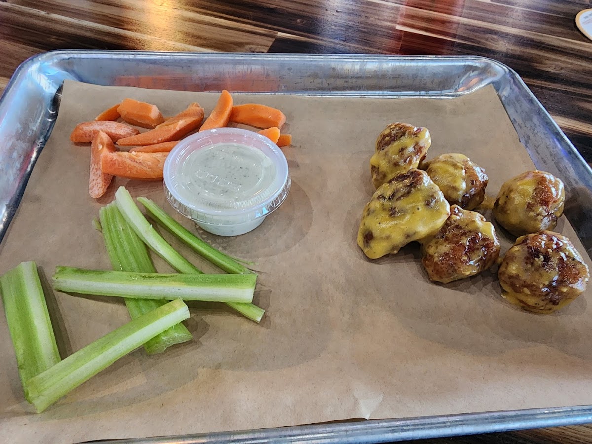 Lucky's Bar & Grill - Photo 9