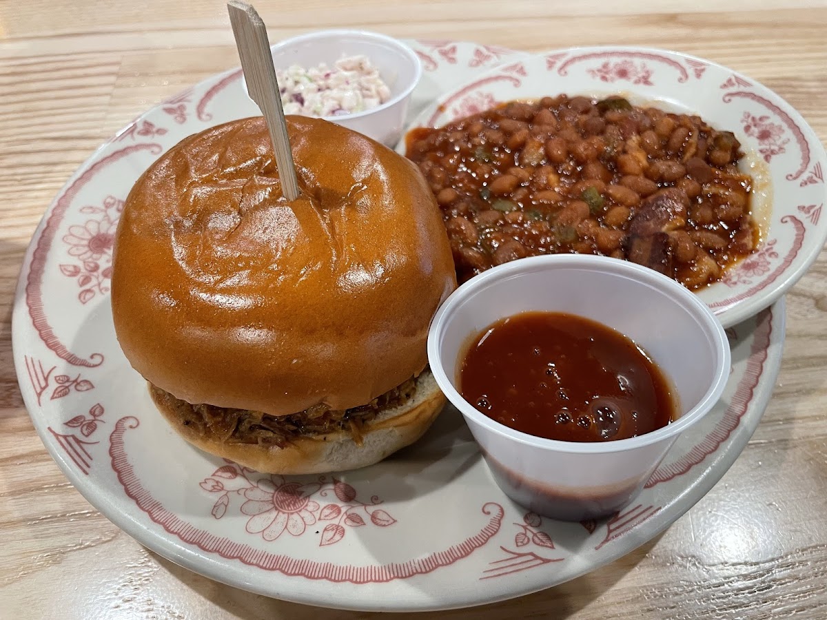 Midwood Smokehouse - Photo 5