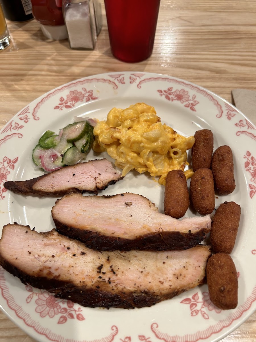 Midwood Smokehouse - Photo 7