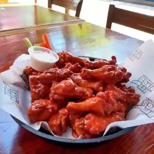Hot Wings - Photo 2