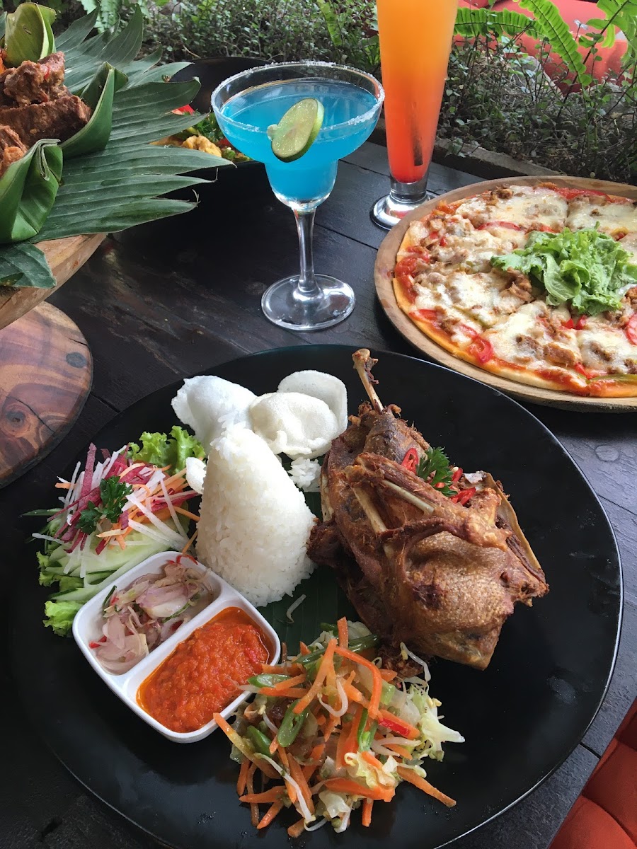 Monkey Legend Restaurant & Bar - Photo 1