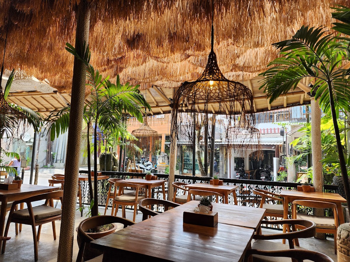 Monkey Legend Restaurant & Bar - Photo 3