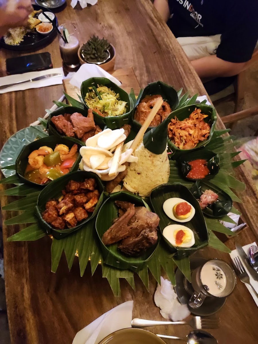 Monkey Legend Restaurant & Bar - Photo 4