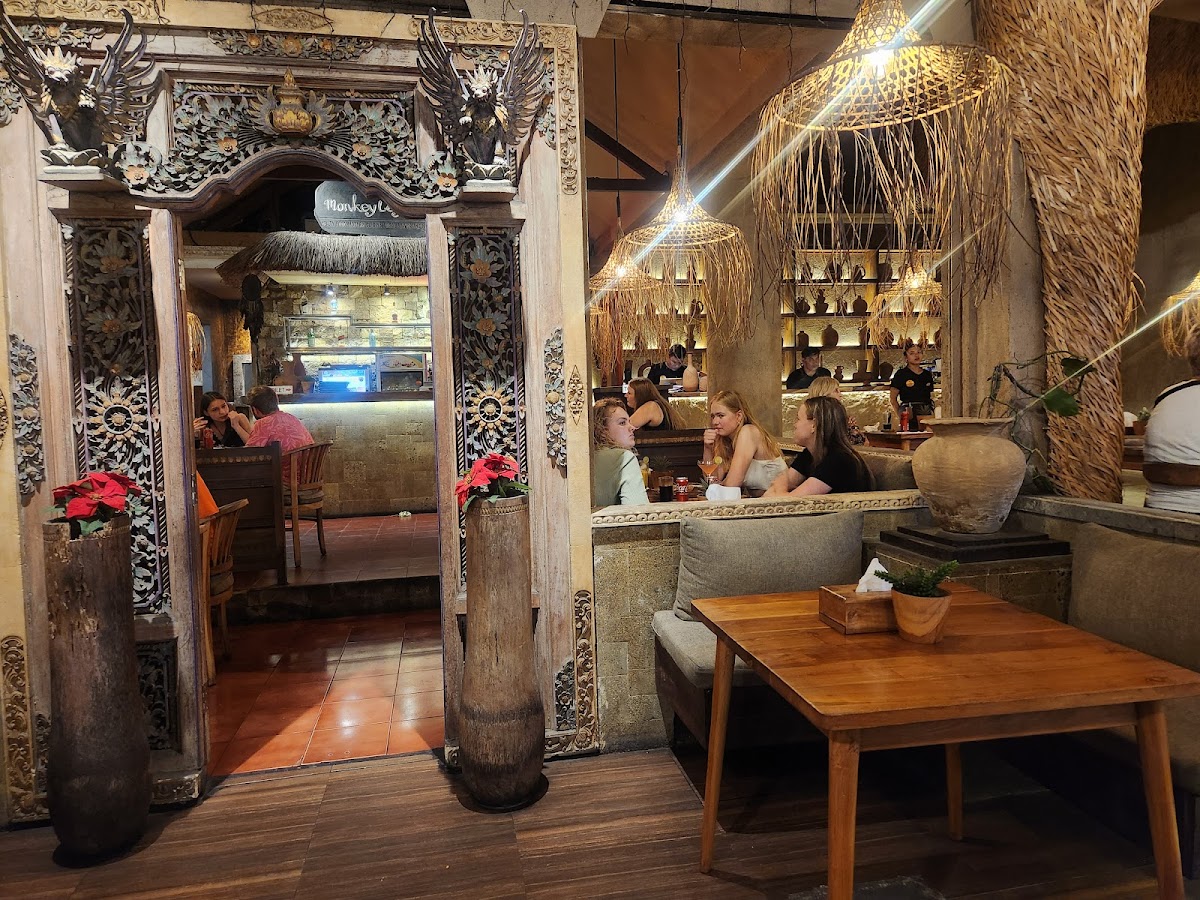 Monkey Legend Restaurant & Bar - Photo 6