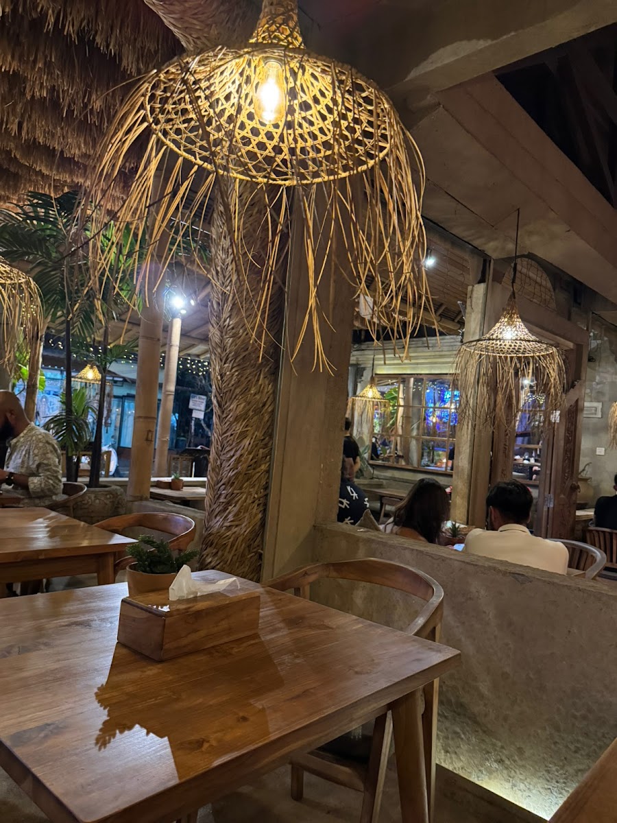 Monkey Legend Restaurant & Bar - Photo 8