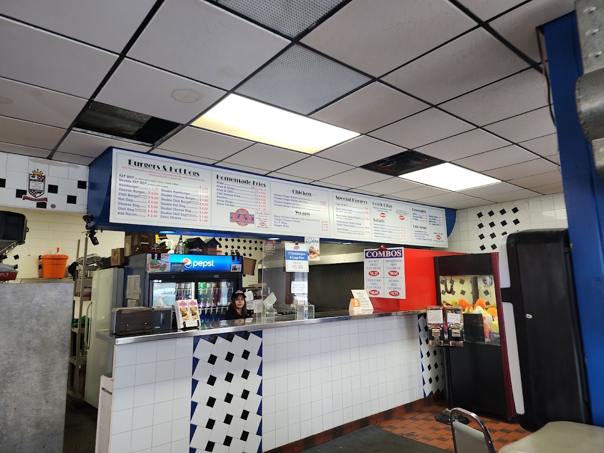 Zax Drive Inn - Photo 2