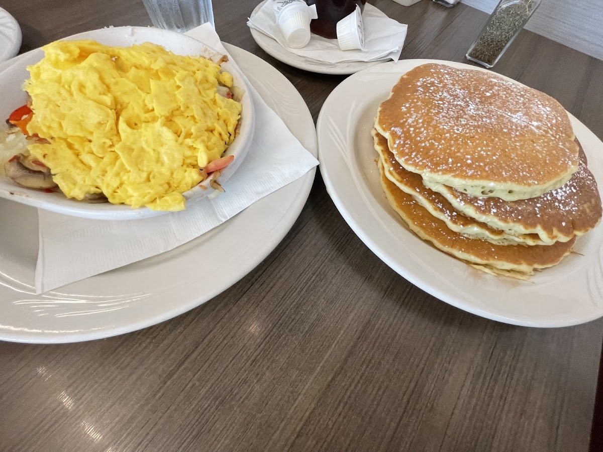 Lumes Brunch Cafe - Photo 8