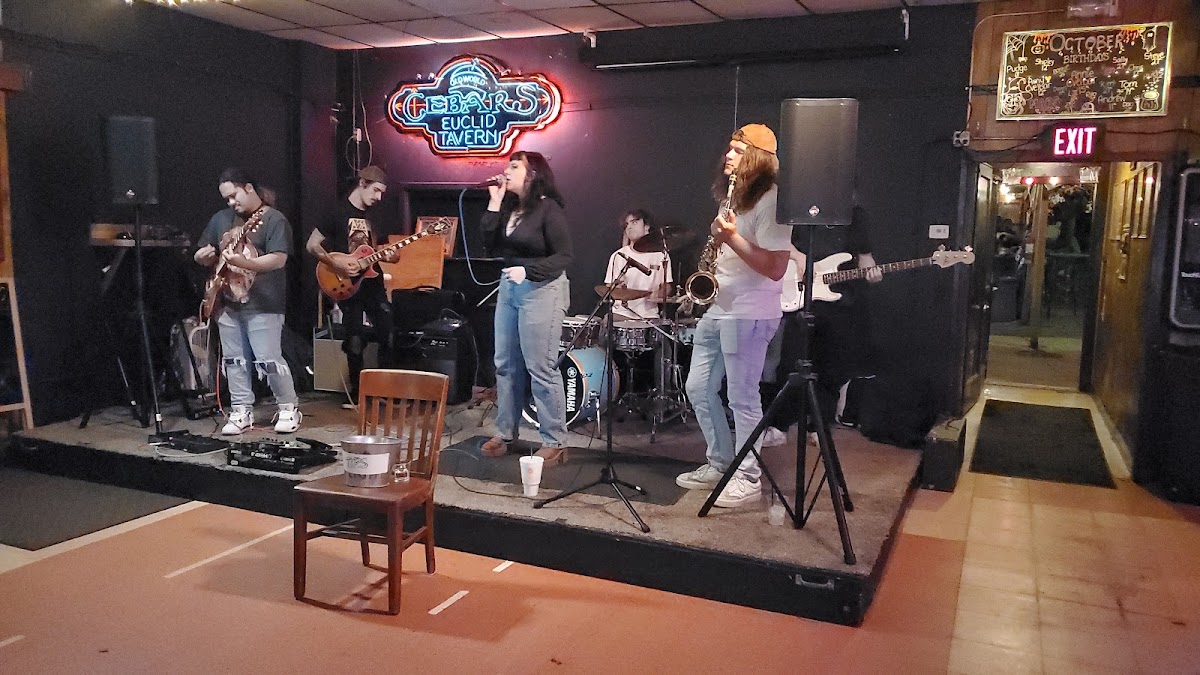 Cebars Euclid Tavern - Photo 3