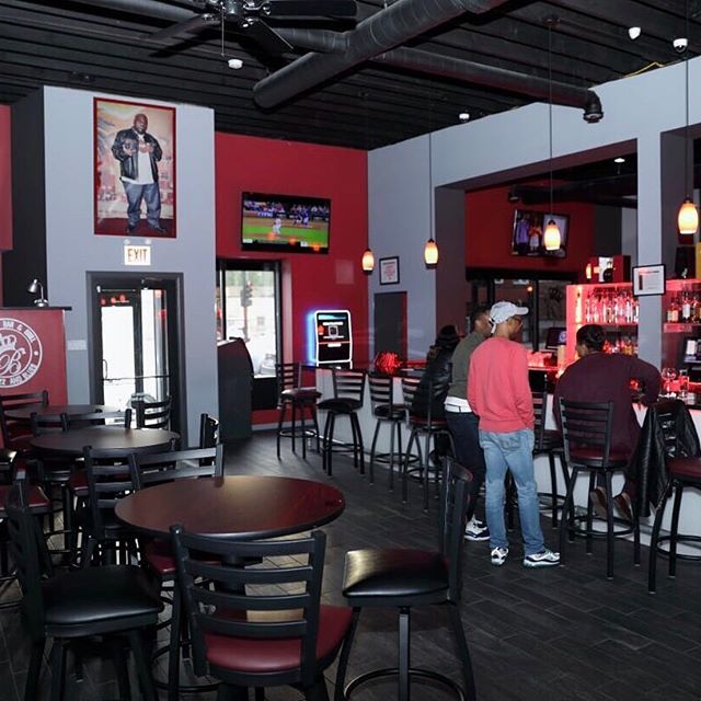 B'z Sports Bar & Grill - Photo 2