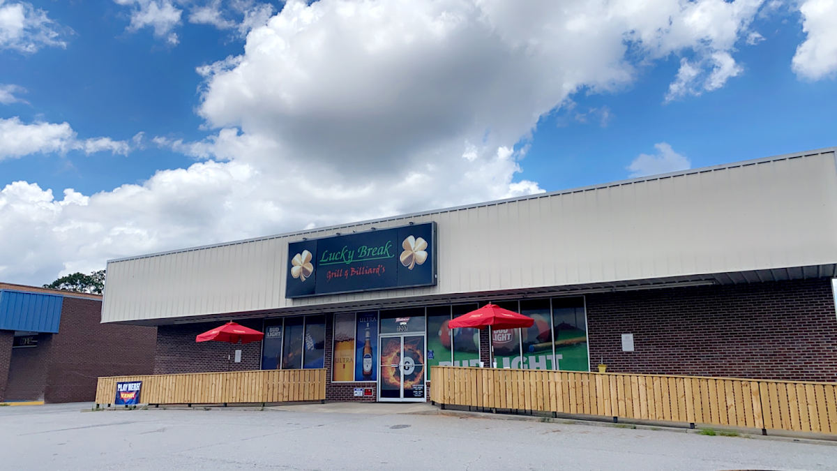 Lucky Break Grill & Billiards - Photo 2