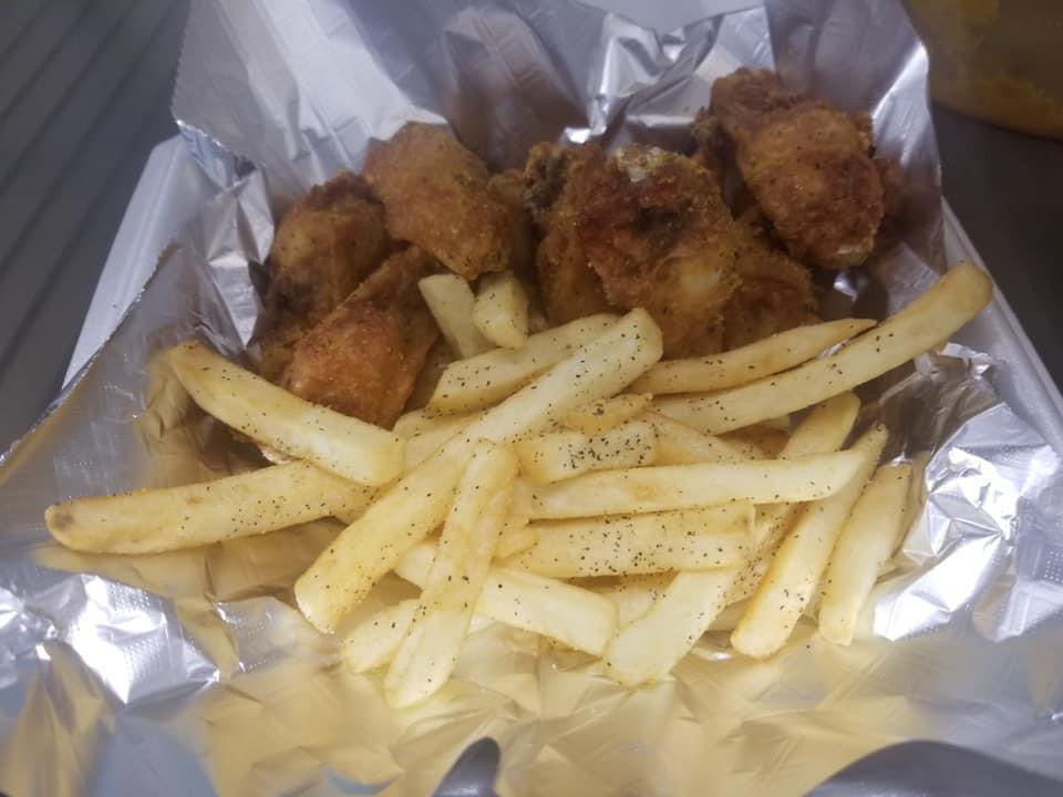 Lucky Break Grill & Billiards - Photo 5