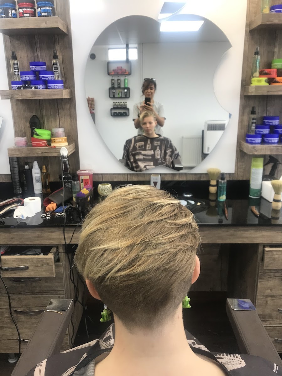 Kennington Barbers - Photo 1