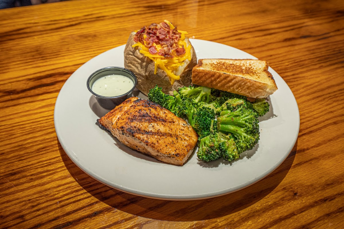 Low Tide Steak House & SandBar - Photo 5
