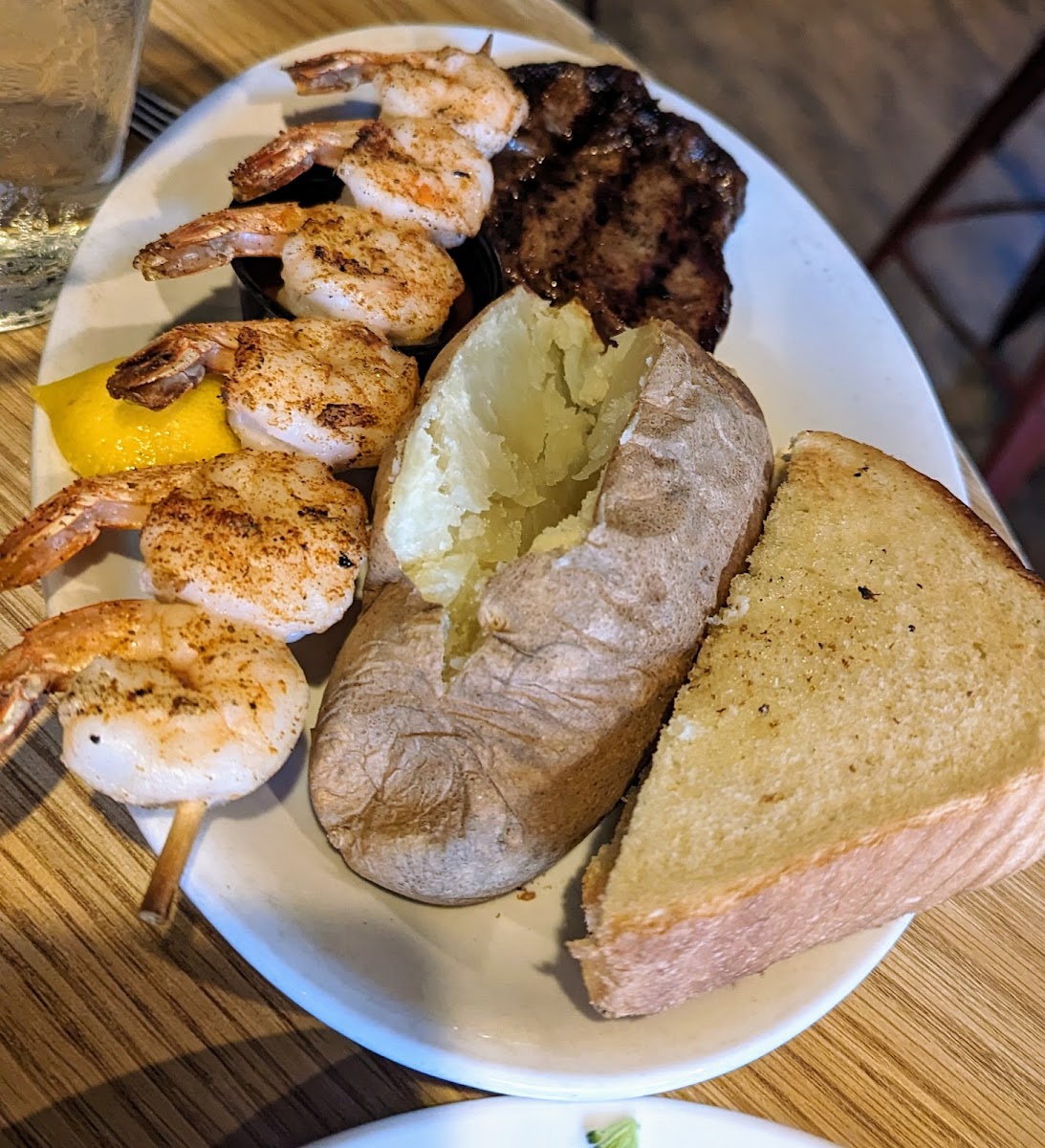 Low Tide Steak House & SandBar - Photo 8