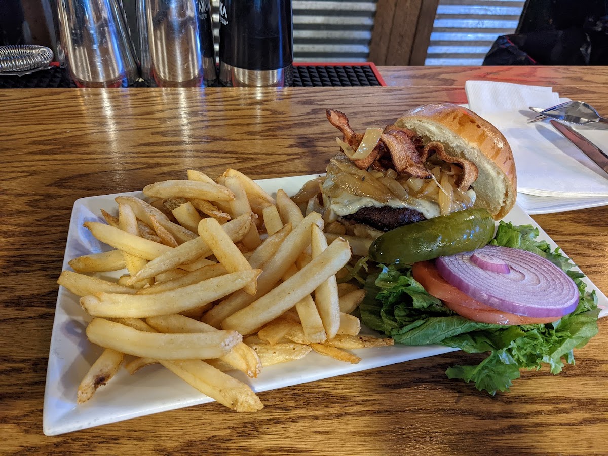 Woody's Pub Grub - Photo 1